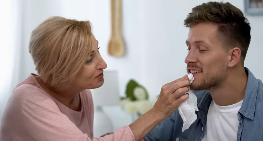 happy couple eating a meal after taking addiction therapy